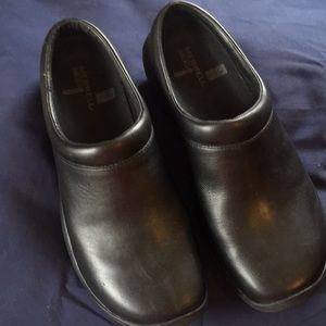 Merrill Moc size 8.5 Black Clogs